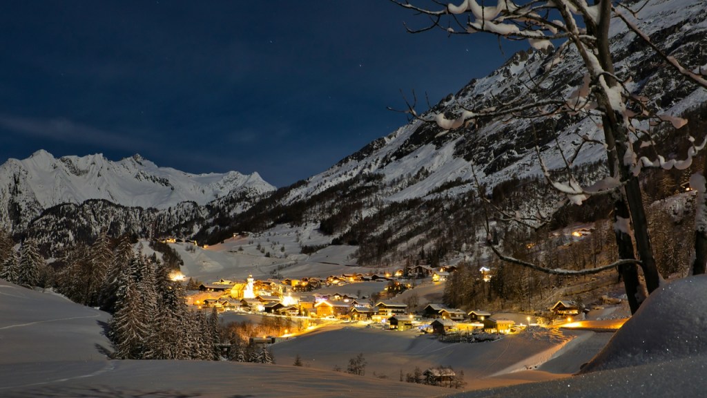 The Story Behind Silent Night and the WWI Christmas Truce